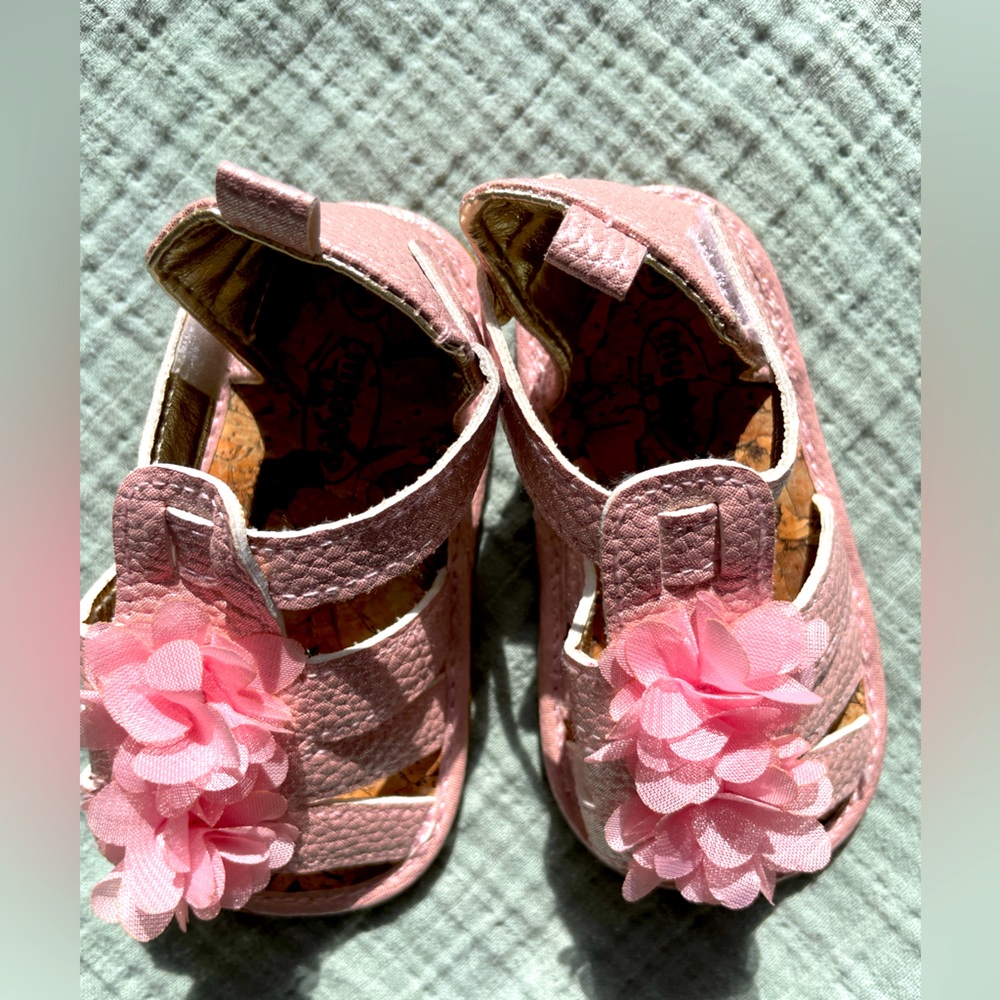Pink flower sandal. Baby/toddler girl. Size 5. New. Never worn,